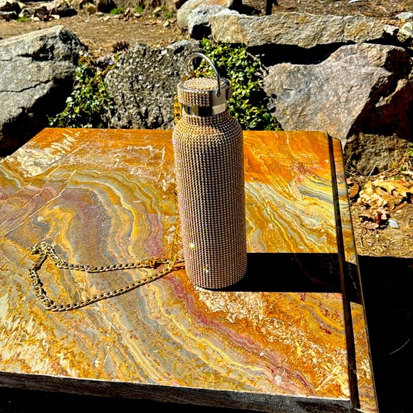 Gold rhinestone stainless steel water bottle, with crossbody chain - Picture 5 of 11